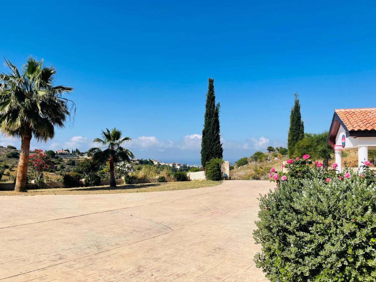 Beautiful Home Paphos Buitenkant foto